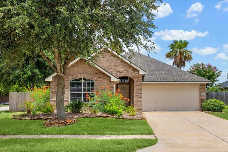 Photo of 10207 Olive Mount St Pearland, TX 77584