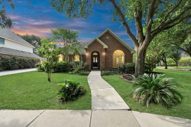 Photo of 2019 Teakwood Pl Sugar Land, TX 77478
