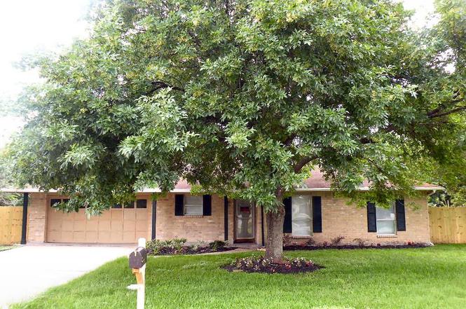 1969 Coupland Dr, La Porte, TX 77571 | MLS# 84178024 | Redfin
