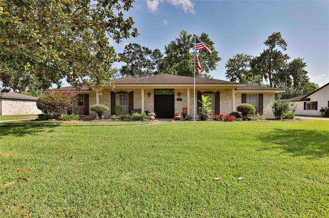 126 Redbud St, Lake Jackson, TX 77566 | MLS# 93688111 | Redfin