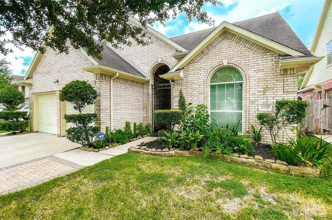 10015 Lizette Court, Houston, TX 77075