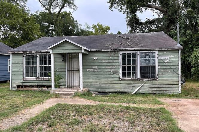 1618 W Milam St, Wharton, TX 77488 | MLS# 83107615 | Redfin