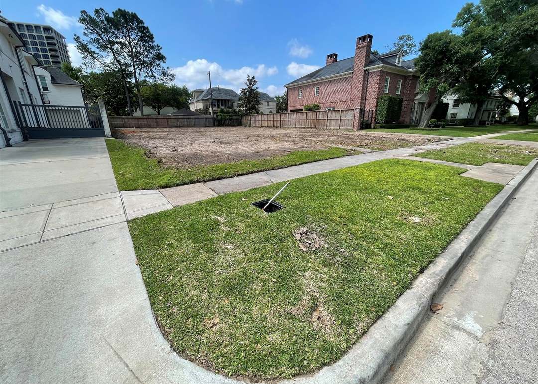3741 Chevy Chase Dr, Houston, TX 77019