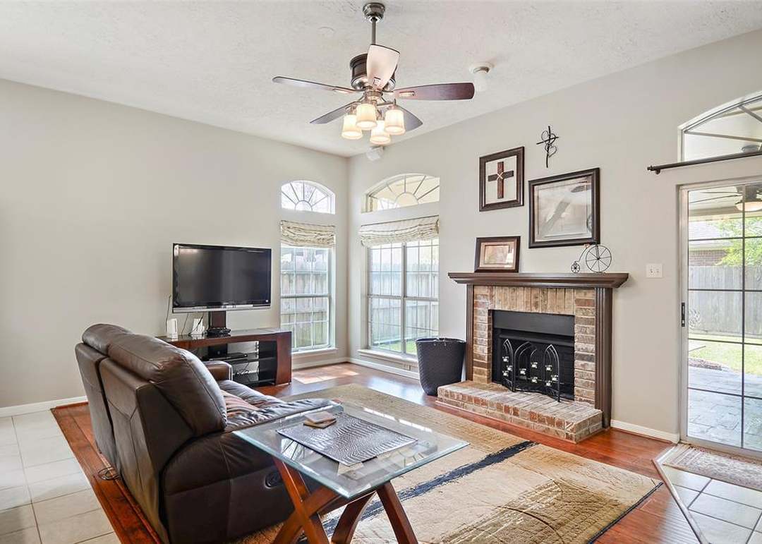 8354 Lake Crystal Dr, Houston, TX 77095