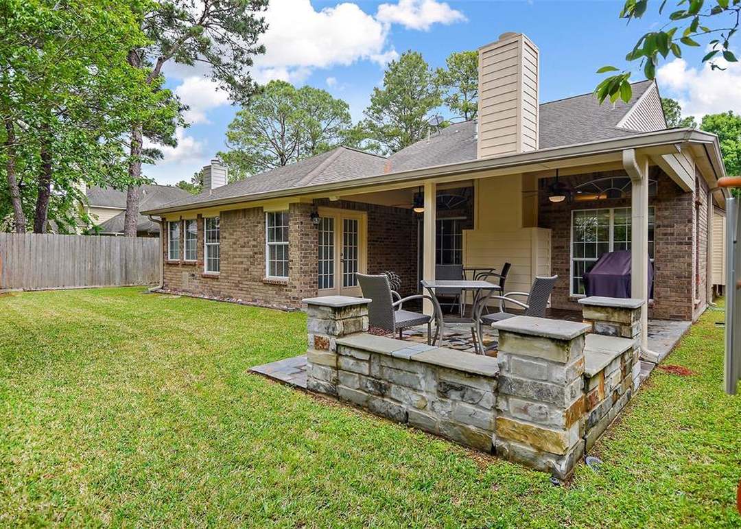 8354 Lake Crystal Dr, Houston, TX 77095