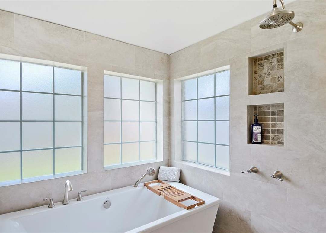 8354 Lake Crystal Dr, Houston, TX 77095