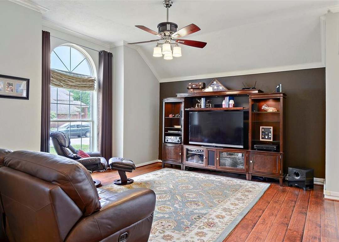 8354 Lake Crystal Dr, Houston, TX 77095