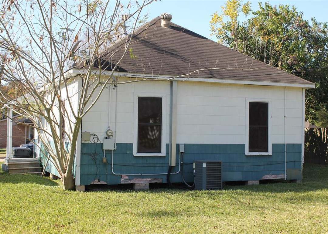 414 Live Oak St, Sugar Land, TX 77498