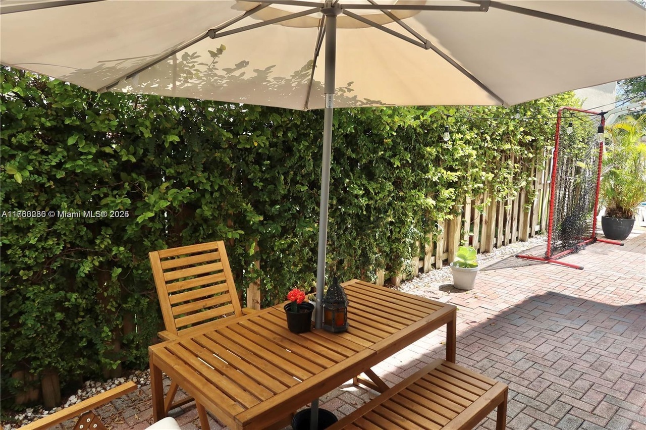 10761 NW 52nd St, Doral, FL 33178 | Redfin