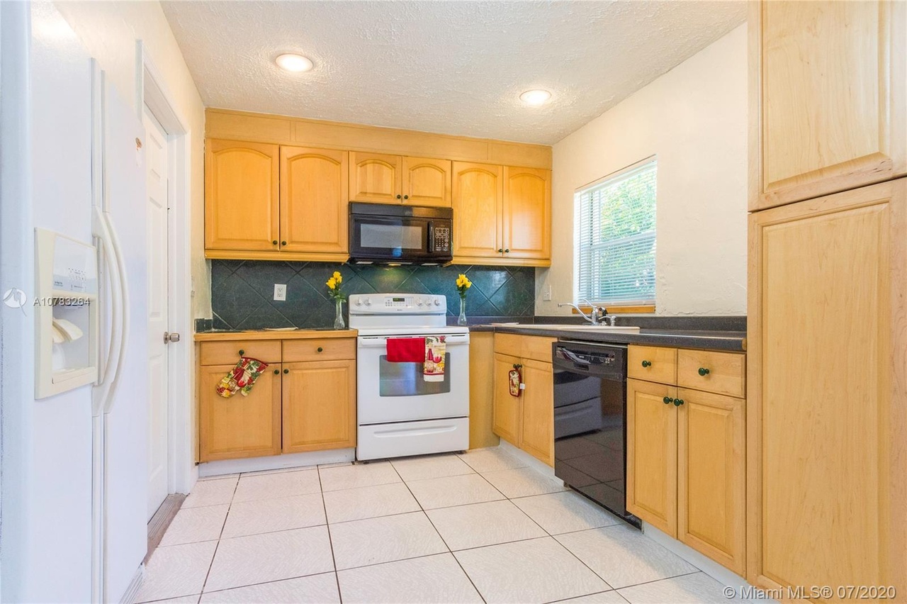 7803 sw 7th ct north lauderdale fl 33068