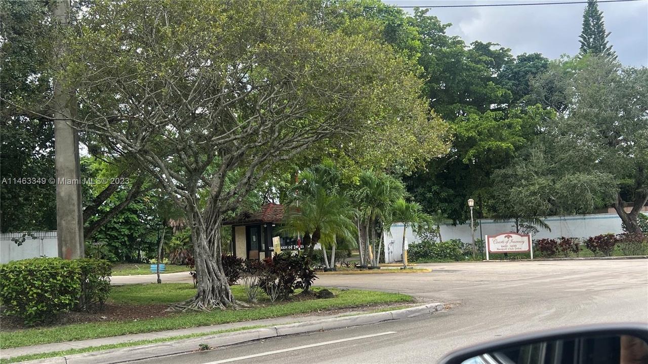 3301 Spanish Moss Terrace