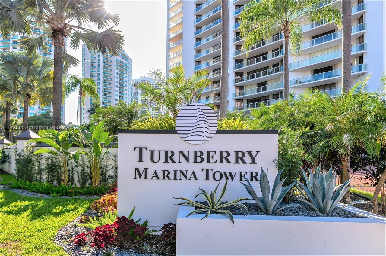 Sold: 19500 Turnberry Way, #3E, Aventura, FL 33180, 3 Beds / 2 Full Baths  / 1 Half Bath