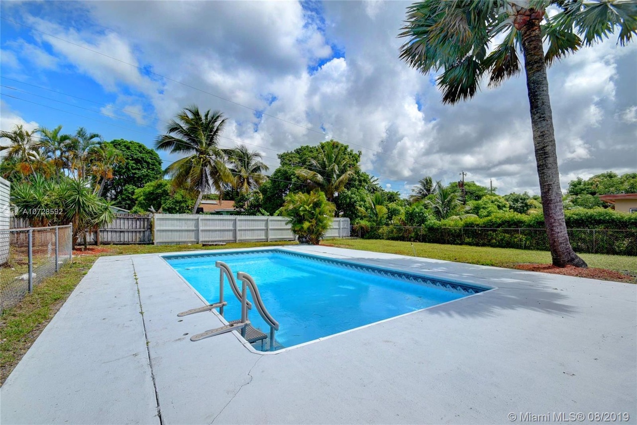 193 SE 27th Ave, Boynton Beach, FL 33435 | MLS# A10728592 | Redfin