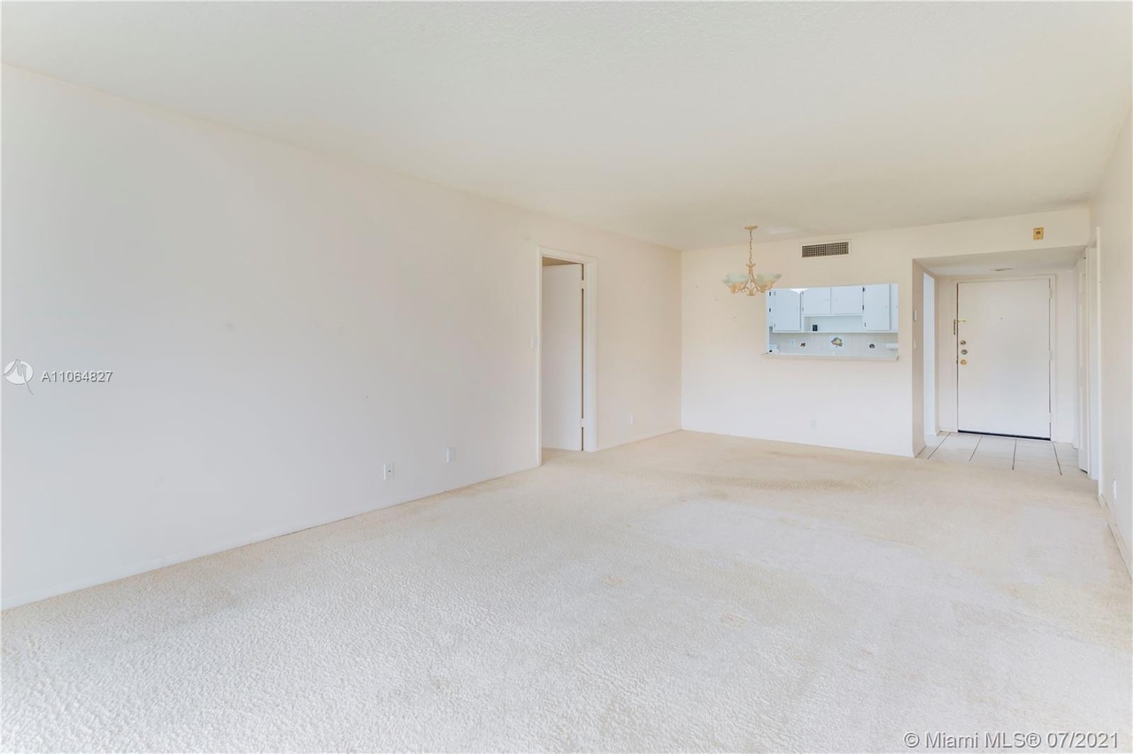 230 Lakeview Dr #209, Weston, FL 33326 | MLS# A11064827 | Redfin