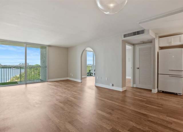 Property at 150 SE 25th Rd Unit 10K, Miami, FL 33129, 1 bed, 1.5 baths