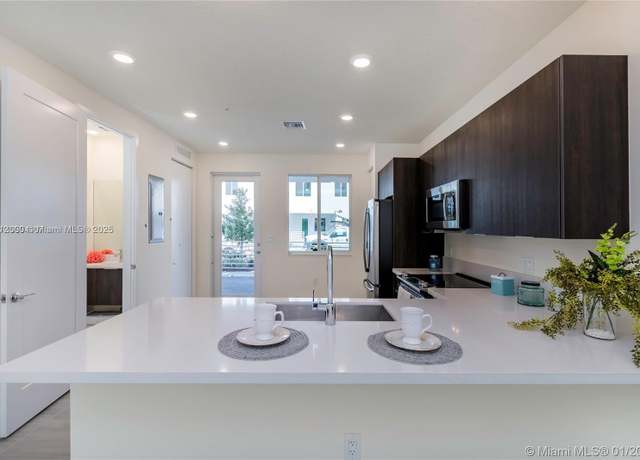 Property at 10226 NW 64th Ter #104, Doral, FL 33178, 3 beds, 2.5 baths
