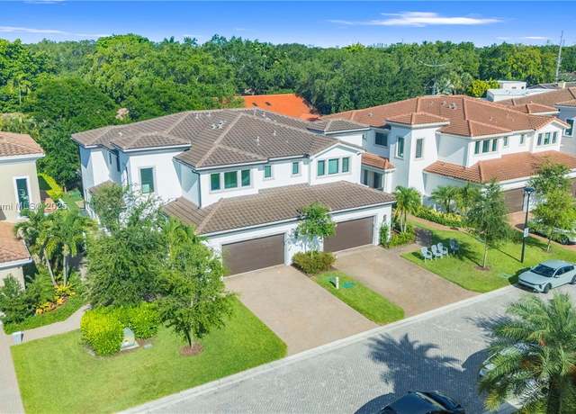 Property at 5840 E Brookfield Cir E, Hollywood, FL 33312, 4 beds, 3.5 baths