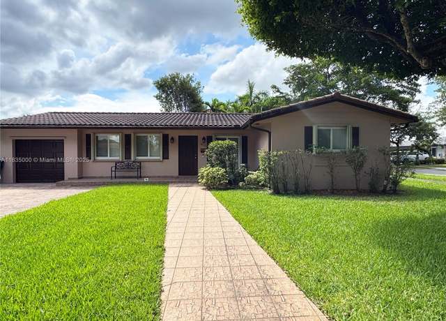 Property at 14181 Leaning Pine Dr, Miami Lakes, FL 33014, 4 beds, 2 baths