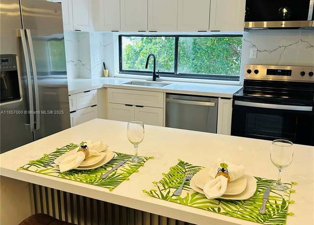Property at 17021 N Bay Rd #427, Sunny Isles Beach, FL 33160, 1 bed, 1.5 baths