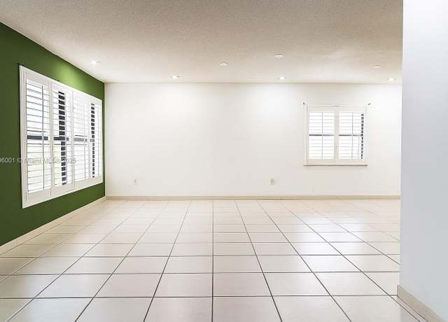 Property at 13707 SW 100th Ter #13707, Miami, FL 33186, 3 beds, 2.5 baths