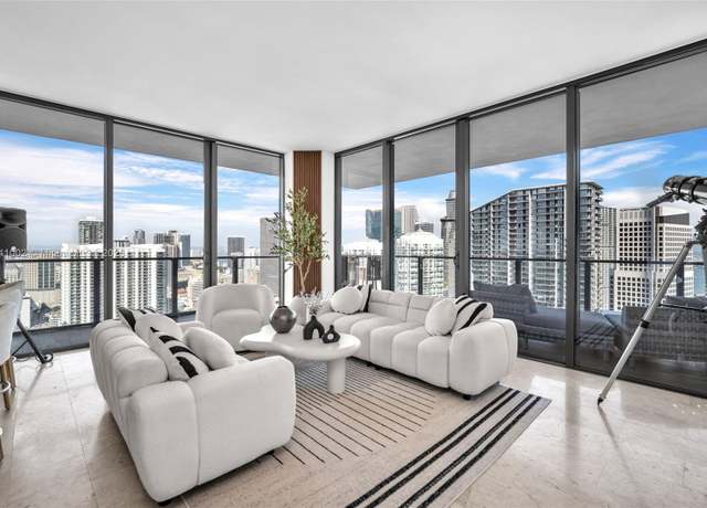 Property at 88 SW 7th St #3611, Miami, FL 33130, 2 beds, 2.5 baths