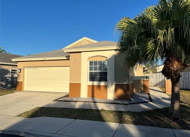Property at 200 W Riverbend Dr, Sunrise, FL 33326, 3 beds, 2 baths