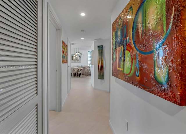 Property at 1000 Brickell Plz #2912, Miami, FL 33131, 2 beds, 2.5 baths