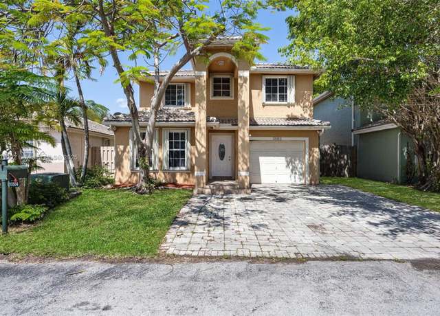 Property at 10504 SW 161st Pl, Miami, FL 33196, 4 beds, 2.5 baths