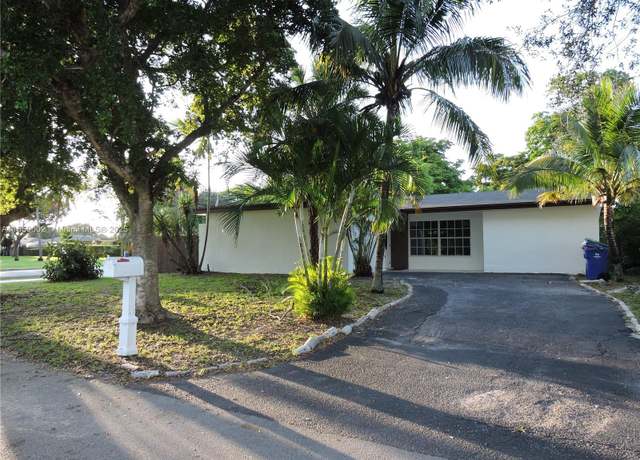 Property at 6399 SW 34th St, Miramar, FL 33023, 3 beds, 2.5 baths
