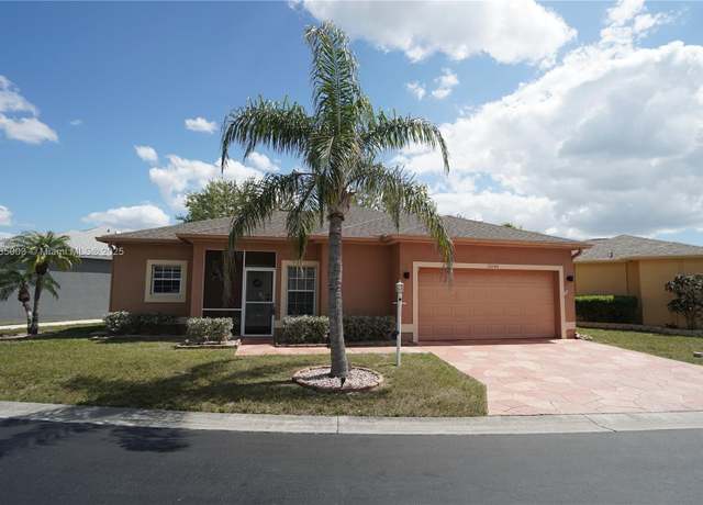 Property at 10740 Pearl Bay Cir, Estero, FL 33928, 2 beds, 2 baths