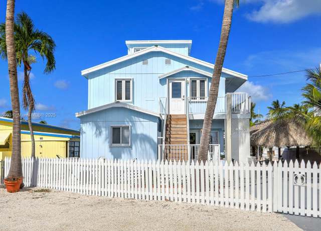 Property at 126 Guilford Ct, Tavernier, FL 33070, 5 beds, 2.5 baths