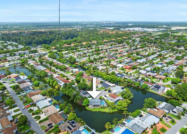 Property at 3813 S Lake Ter, Miramar, FL 33023, 3 beds, 2 baths