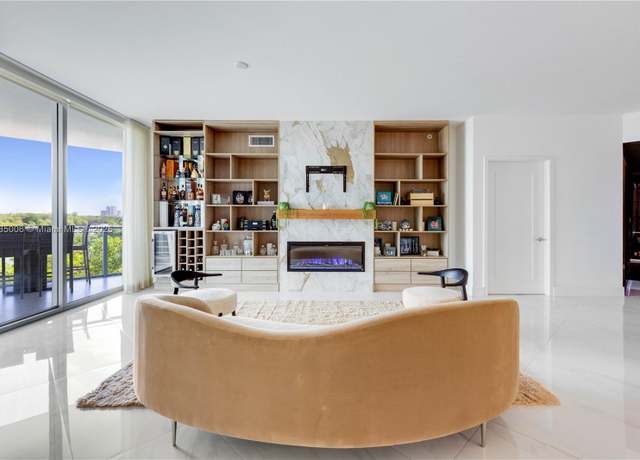 Property at 17111 Biscayne Blvd #304, North Miami Beach, FL 33160, 2 beds, 3 baths