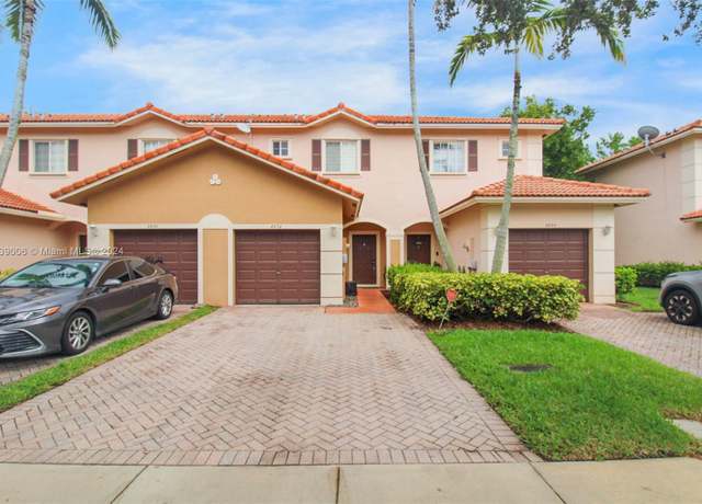 Property at 8832 S Isles Cir, Tamarac, FL 33321, 2 beds, 2.5 baths