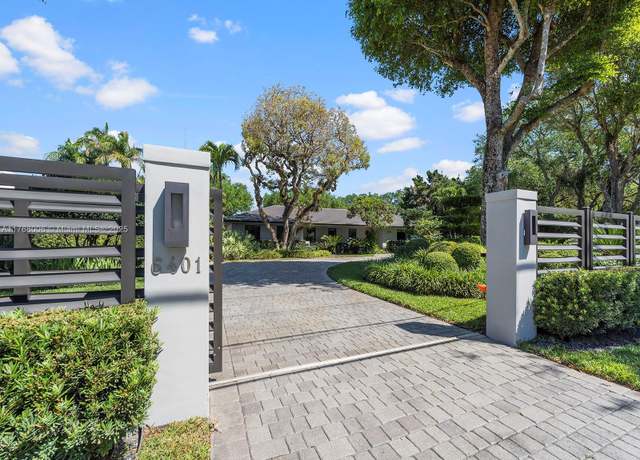 Property at 6401 SW 96th St, Pinecrest, FL 33156, 3 beds, 2 baths