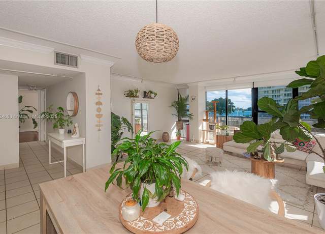 Property at 600 NE 36th St #304, Miami, FL 33137, 2 beds, 2 baths