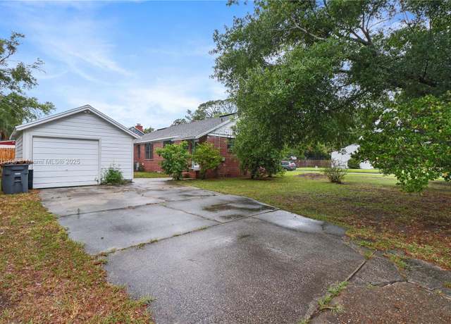 Property at 2196 Traymore Rd, Jacksonville, FL 32207, 3 beds, 2 baths