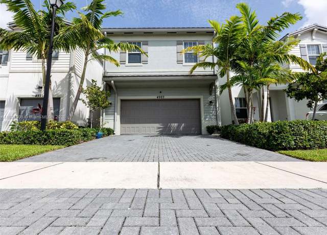 Property at 4923 NW 48th Ter, Tamarac, FL 33319, 4 beds, 2.5 baths