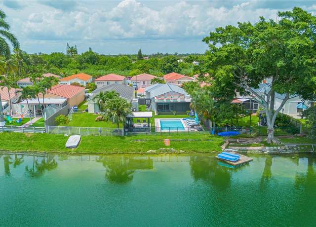 Property at 17079 SW 142nd Pl, Miami, FL 33177, 4 beds, 2 baths