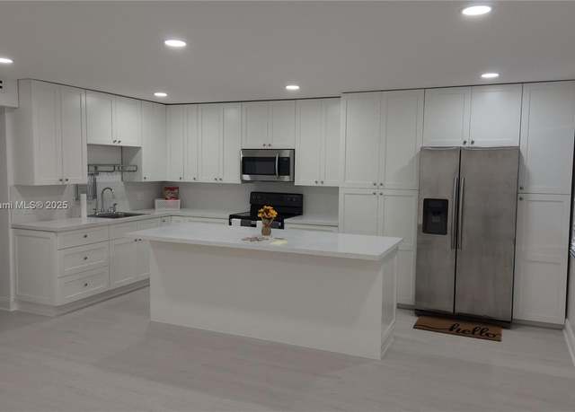 Property at 13455 SW 9th Ct Unit 113J, Pembroke Pines, FL 33027, 2 beds, 1.5 baths