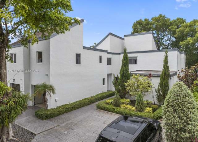 Property at 20205 W Oak Haven Cir, Miami, FL 33179, 5 beds, 5.5 baths