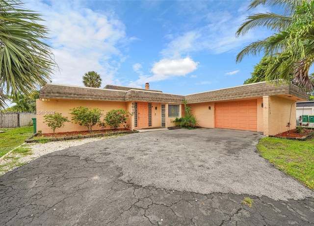 Property at 6010 Linden Cir, Tamarac, FL 33319, 3 beds, 3 baths