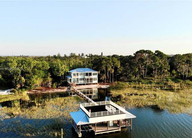 Property at 424 Lake Mirror Dr, Lake Placid, FL 33852, 5 beds, 3.5 baths