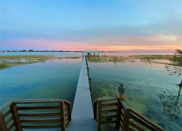 Property at 424 Lake Mirror Dr, Lake Placid, FL 33852, 5 beds, 3.5 baths