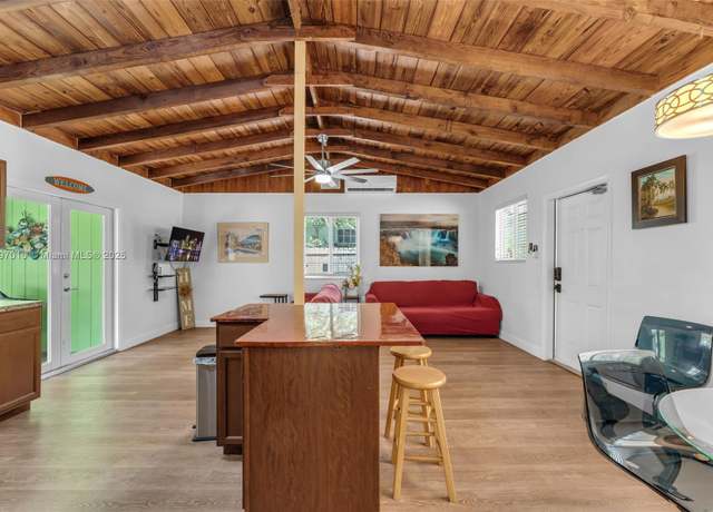 Property at 7 Coral Dr, Key Largo, FL 33037, 2 beds, 2 baths
