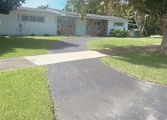 Property at 9260 SW 176th St, Palmetto Bay, FL 33157, 2 beds, 2 baths