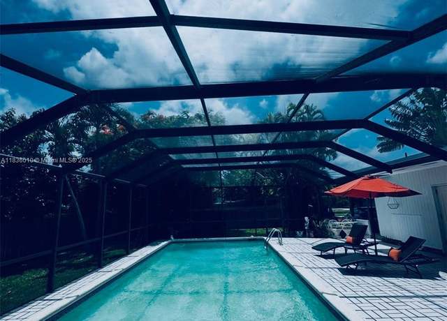 Property at 9260 SW 176th St, Palmetto Bay, FL 33157, 2 beds, 2 baths