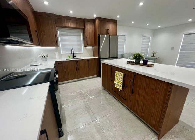 Property at 1590 SW 139th Ave, Davie, FL 33325, 5 beds, 2 baths