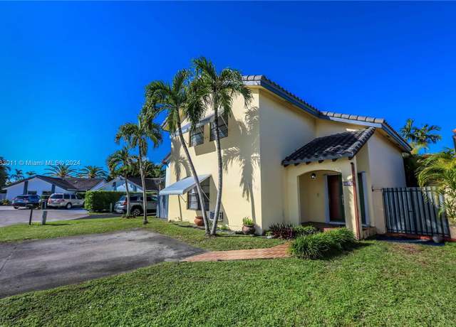 Property at 2500 SW 113th Ct, Miami, FL 33165, 4 beds, 3 baths