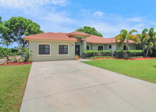 Property at 17375 SW 282nd St, Homestead, FL 33030, 4 beds, 3.5 baths